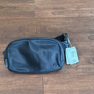 Lululemon Everywhere Belt Bag Black NWT